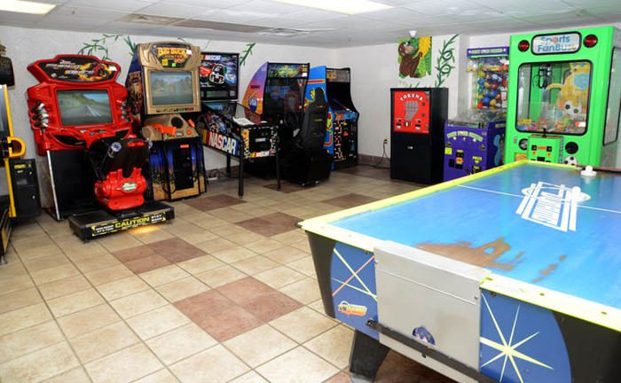 Arcade-style game room for indoor breaks